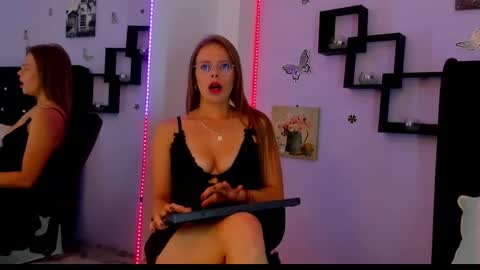Snapshot of laurablue_ chatting on December 29, 12:12 pm Laura Blue online show from December 29, 12:12 pm