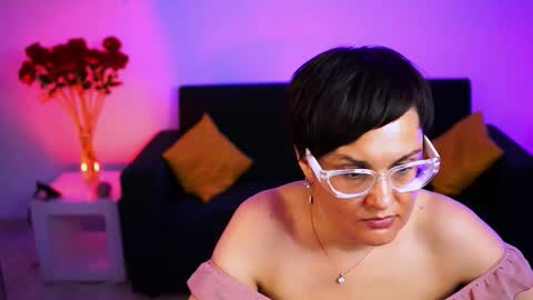 lauradavidsons online show from March 10, 7:29 pm