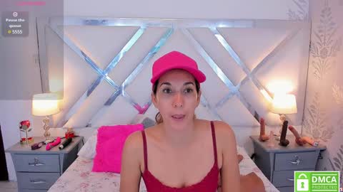 Snapshot of laurafarrely chatting on February 24, 5:41 am Laura online show from February 24, 5:41 am
