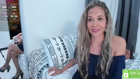 Snapshot of laurafarrely chatting on October 12, 5:43 am Laura online show from October 12, 5:43 am