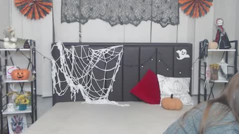 LauraHlot online show from November 4, 6:57 pm