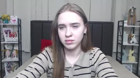 LauraHlot online show from December 5, 7:15 pm