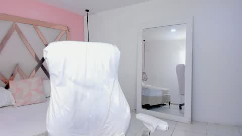 laura  online show from November 11, 2:36 pm