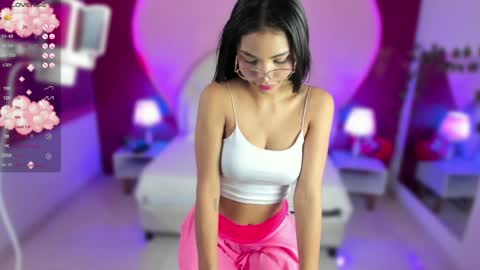 Snapshot of lauramartin1 chatting on December 24, 1:27 am Laura MartinGMT-5 2200-0600 online show from December 24, 1:27 am