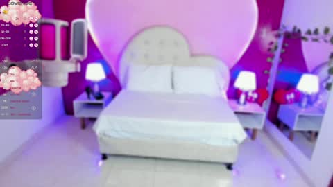 Snapshot of lauramartin1 chatting on December 15, 1:02 am Laura MartinGMT-5 2200-0600 online show from December 15, 1:02 am