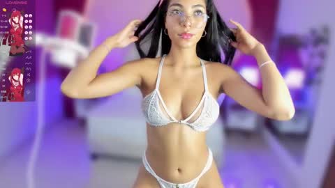 Snapshot of lauramartin1 chatting on March 1, 12:50 am Laura MartinGMT-5 2200-0600 online show from March 1, 12:50 am