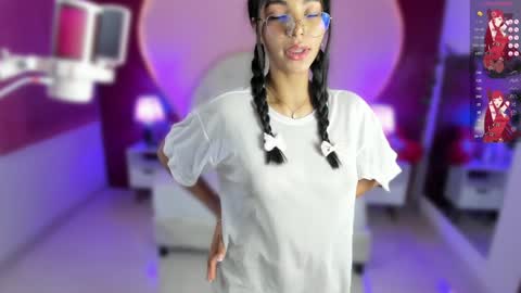 Snapshot of lauramartin1 chatting on February 8, 1:00 am Laura MartinGMT-5 2200-0600 online show from February 8, 1:00 am