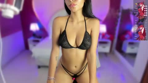 Snapshot of lauramartin1 chatting on February 20, 12:41 am Laura MartinGMT-5 2200-0600 online show from February 20, 12:41 am