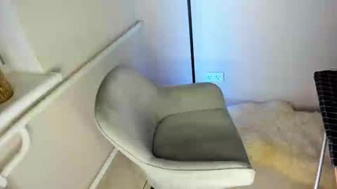 Snapshot of lauramartix chatting on December 11, 7:14 pm Leila Libertas online show from December 11, 7:14 pm
