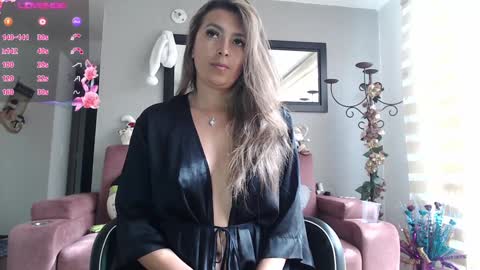 Snapshot of lauramcdowell_ chatting on December 21, 1:53 pm Laura online show from December 21, 1:53 pm