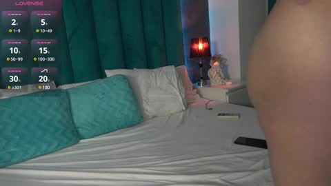 Snapshot of lauramirage chatting on February 24, 11:41 pm LauraMirage online show from February 24, 11:41 pm