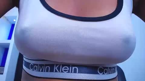 lauramossart online show from November 18, 7:42 am