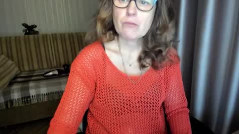 Lauraoven1 online show from December 22, 12:41 pm