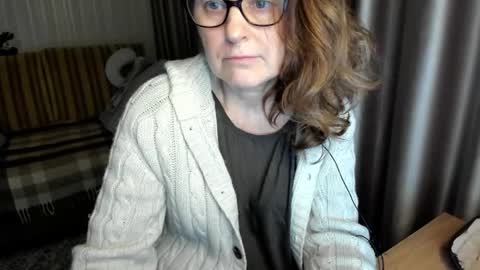 Lauraoven1 online show from February 6, 3:15 pm