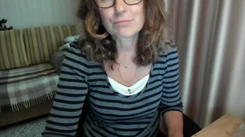 Lauraoven1 online show from July 6, 3:03 pm