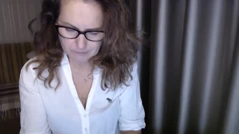 Lauraoven1 online show from November 17, 5:24 pm