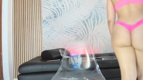 Snapshot of laurarossi_nova chatting on February 10, 1:01 pm Laura online show from February 10, 1:01 pm