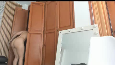 Snapshot of laurarossi_nova chatting on September 29, 4:12 pm Laura online show from September 29, 4:12 pm