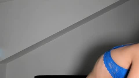 Laura Lara Sommer online show from April 14, 5:46 pm