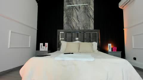 Lauren Weels online show from April 13, 7:58 pm