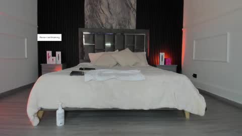 Lauren Weels online show from February 26, 8:30 pm