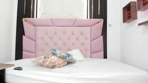 Laurem online show from February 4, 7:11 pm