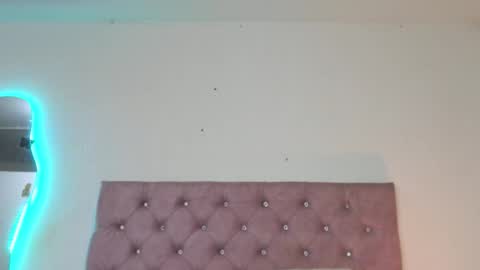 laurenlaine online show from April 5, 12:42 am