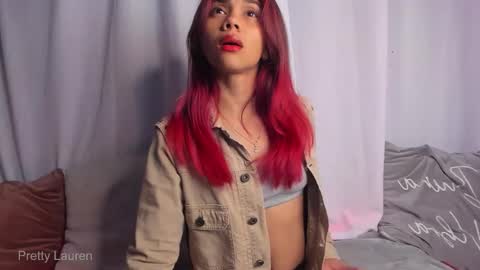 Snapshot of laurenn__1 chatting on October 7, 2:38 am laurenn__1 online show from October 7, 2:38 am
