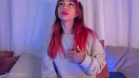 laurenn__1 online show from November 10, 4:18 am