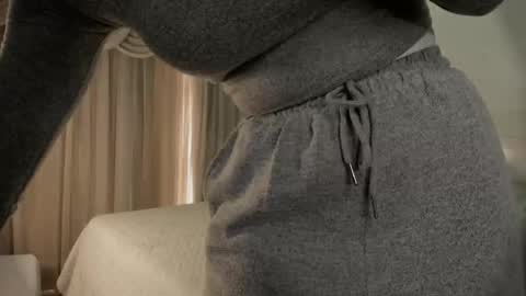 Lauren Saenz online show from September 17, 12:14 pm