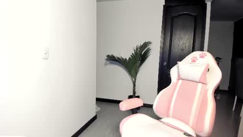 daniela angel     online show from July 18, 10:07 am