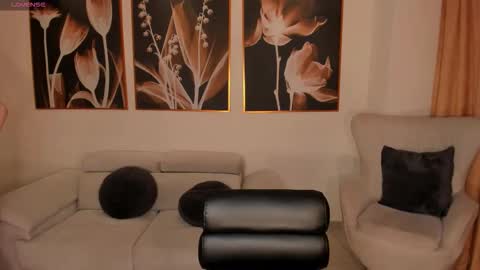 Snapshot of laurentconnor chatting on October 15, 4:26 am Lau online show from October 15, 4:26 am