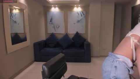 Snapshot of laurentconnor chatting on October 5, 3:55 am Lau online show from October 5, 3:55 am
