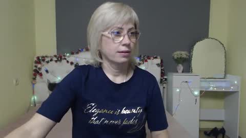 Lauren online show from March 29, 5:28 am