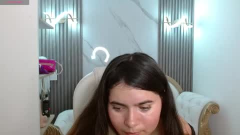 laura  online show from May 26, 7:46 pm