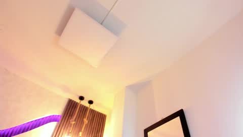 Snapshot of laurin_clauz chatting on February 20, 3:41 pm Lau online show from February 20, 3:41 pm