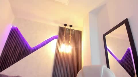 Snapshot of laurin_clauz chatting on February 26, 3:43 pm Lau online show from February 26, 3:43 pm