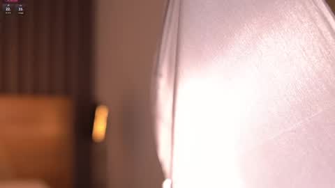 Snapshot of laurita_4 chatting on October 9, 6:23 pm laurita_4 online show from October 9, 6:23 pm