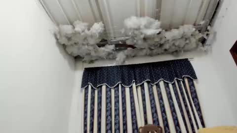 Lauu G online show from March 25, 12:30 pm