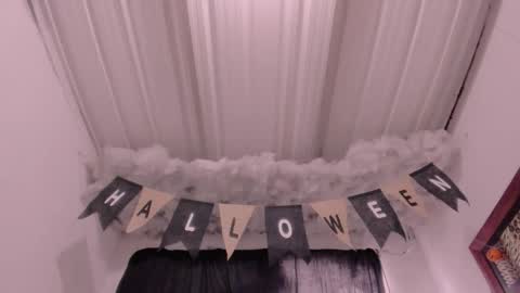 Lauu G online show from October 21, 11:47 am