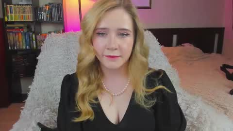 Snapshot of lavender_tender chatting on September 30, 8:13 pm Lav online show from September 30, 8:13 pm