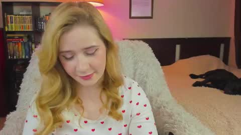 Snapshot of lavender_tender chatting on September 19, 7:46 pm Lav online show from September 19, 7:46 pm