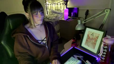 Lavenderrzz online show from November 19, 2:39 pm