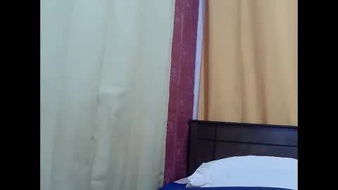 lavine1983 online show from February 17, 5:07 am