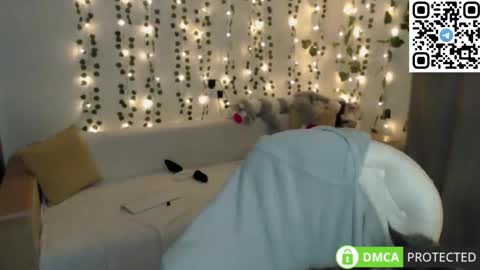 Snapshot of lavinell chatting on December 29, 11:29 pm Mia online show from December 29, 11:29 pm