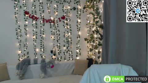 Snapshot of lavinell chatting on January 8, 11:41 pm Mia online show from January 8, 11:41 pm