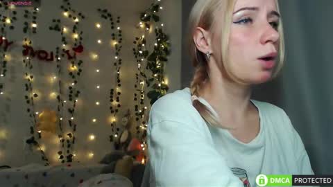 Snapshot of lavinell chatting on October 9, 6:34 pm Mia online show from October 9, 6:34 pm