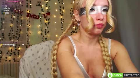 Snapshot of lavinell chatting on October 31, 6:56 pm Mia online show from October 31, 6:56 pm