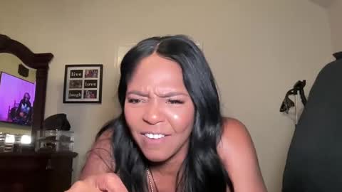 Snapshot of lavishly69 chatting on October 7, 1:10 am Brownsugar69 online show from October 7, 1:10 am