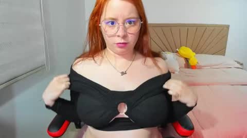 Snapshot of lay_lah chatting on March 5, 3:51 am laylaah online show from March 5, 3:51 am